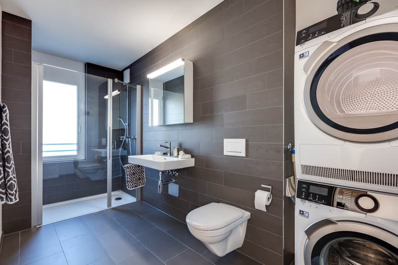 Badezimmer mit Dusche