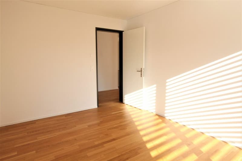 Moderne 3.5-Zimmerwohnung mit Balkon. (4)
