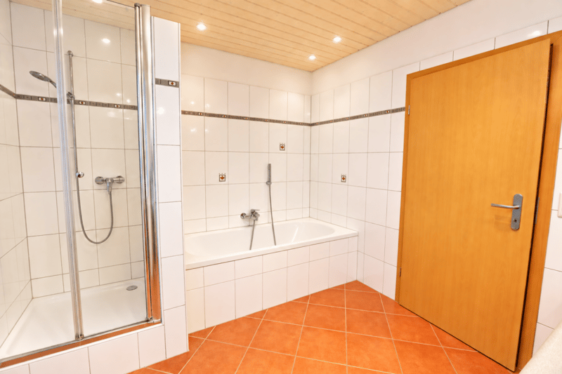 Stilvolles 5.5-Zimmer-EFH mit grosszügigem Fahrzeugabstellangebot (15)