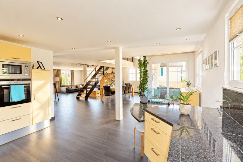 Stilvolles 5.5-Zimmer-EFH mit grosszügigem Fahrzeugabstellangebot (6)