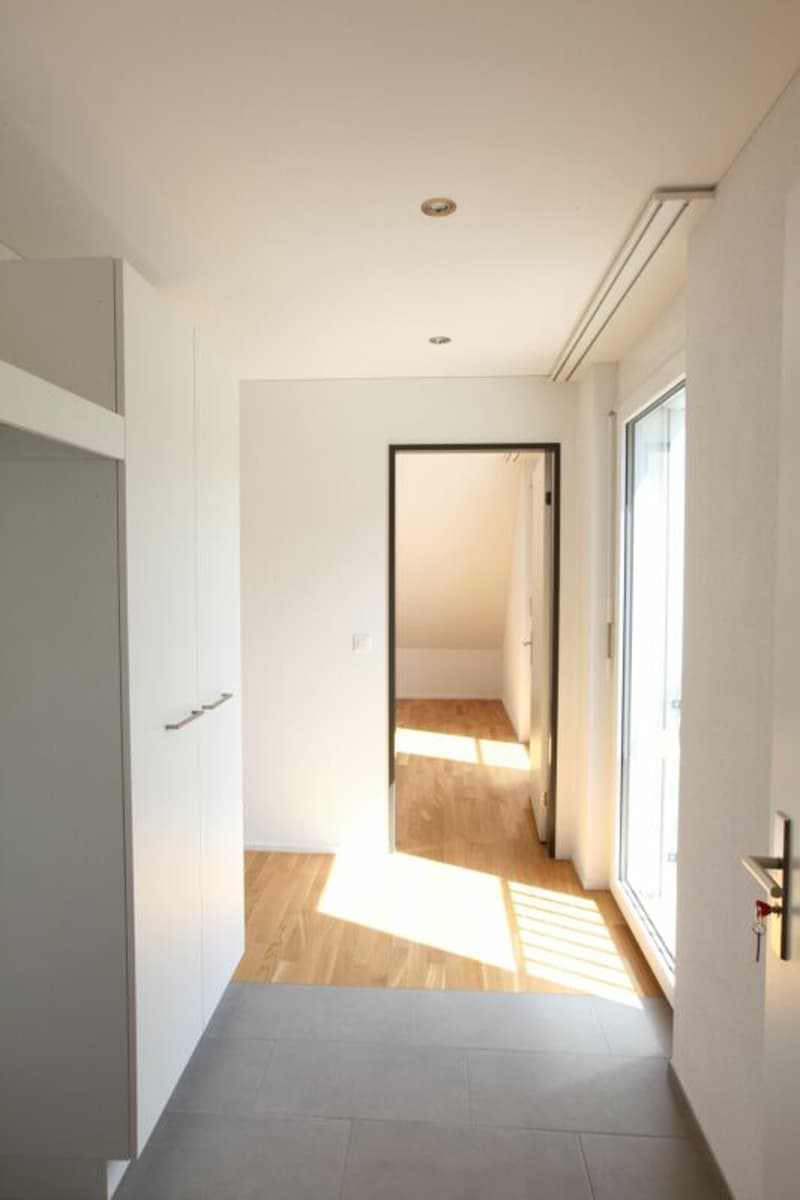 Gemütliche 4.5 Zimmerwohnung mit Balkon und Aussicht ins Grüne. (10)