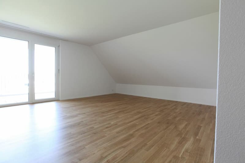 Gemütliche 4.5 Zimmerwohnung mit Balkon und Aussicht ins Grüne. (5)