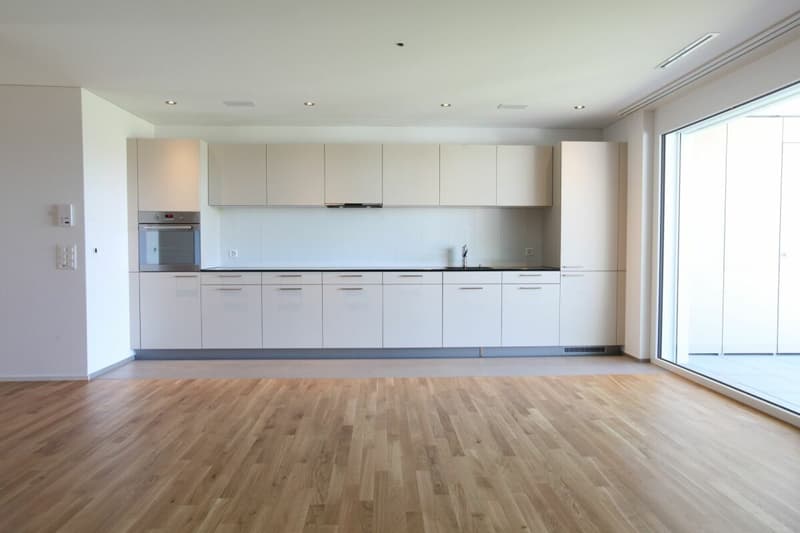 Gemütliche 4.5 Zimmerwohnung mit Balkon und Aussicht ins Grüne. (3)