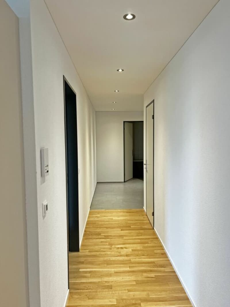 Charmante 3.5-Zimmerwohnung mit grossem Balkon und Blick ins Grüne. (4)