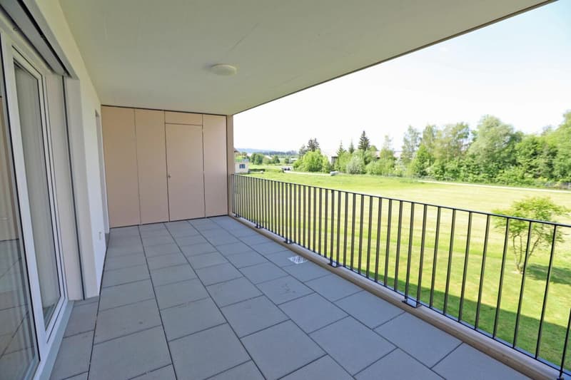 Charmante 3.5-Zimmerwohnung mit grossem Balkon und Blick ins Grüne. (8)