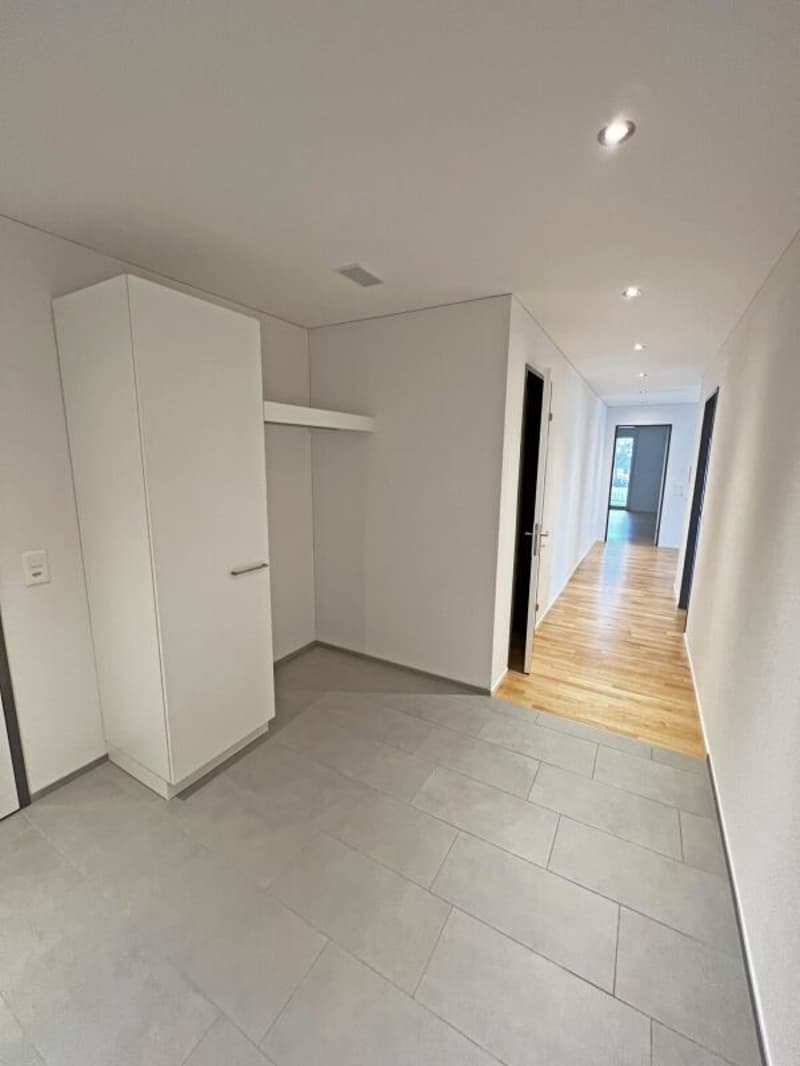 Charmante 3.5-Zimmerwohnung mit grossem Balkon und Blick ins Grüne. (6)