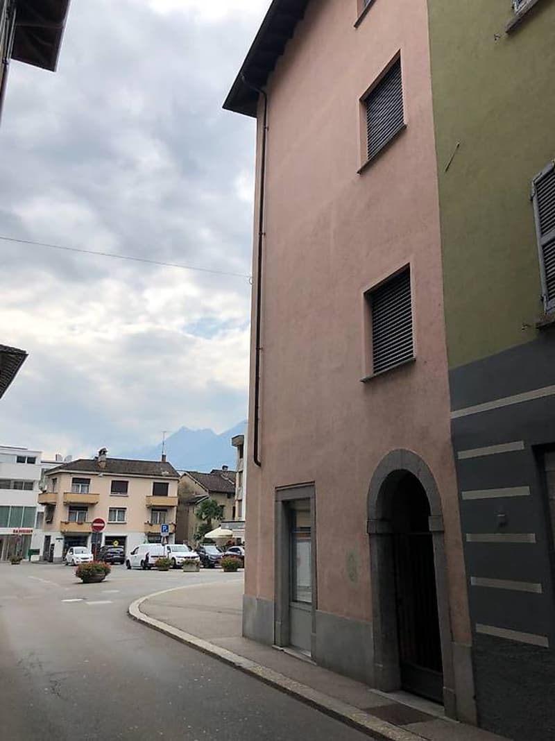 Biasca - Income-generating property in a very central location (2)