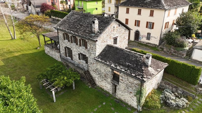 Malvaglia - Haus aus Stein mit großem bebaubarem Grundstück (2)