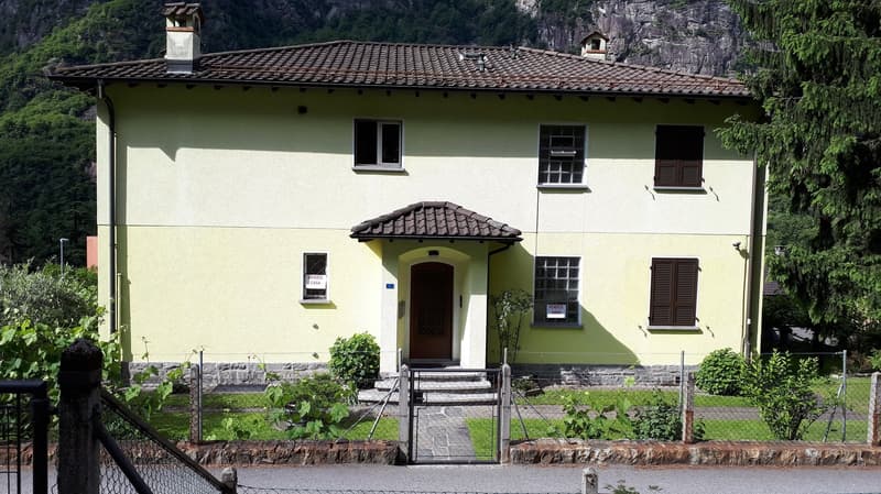Maison bifamiliale, situation résidentielle ensoleillée (2)