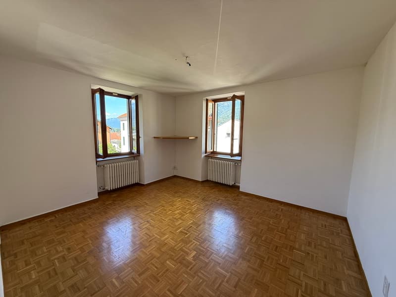 Maison bifamiliale 5,5 + 2,5 pièces, quartier prestigieux, Giubiasco (26)