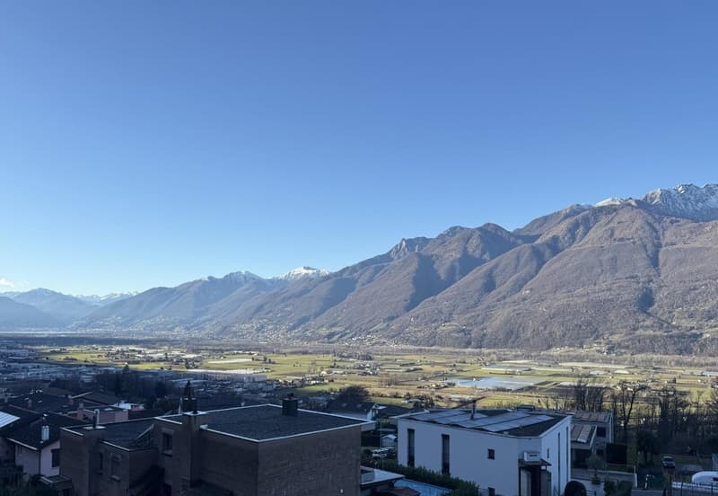 House with a view of the mountains and the valley