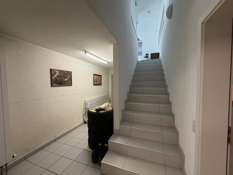 Villa mitoyenne aux dimensions généreuses (31)