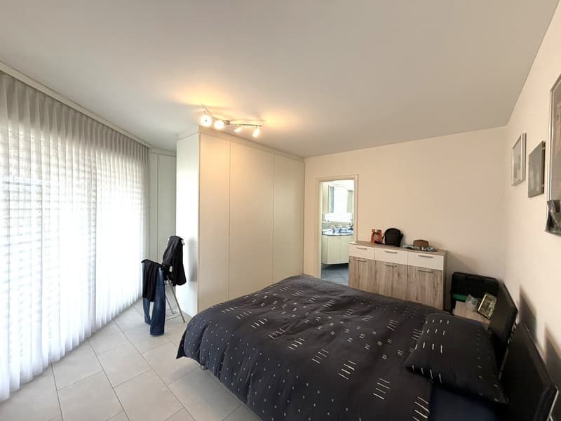 Villa mitoyenne aux dimensions généreuses (15)