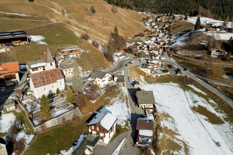 Terrain à bâtir pour premières habitations avec bâtiment d'exploitation (9)