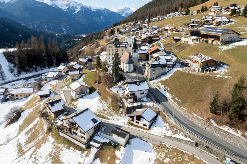 Terrain à bâtir pour premières habitations avec bâtiment d'exploitation (8)