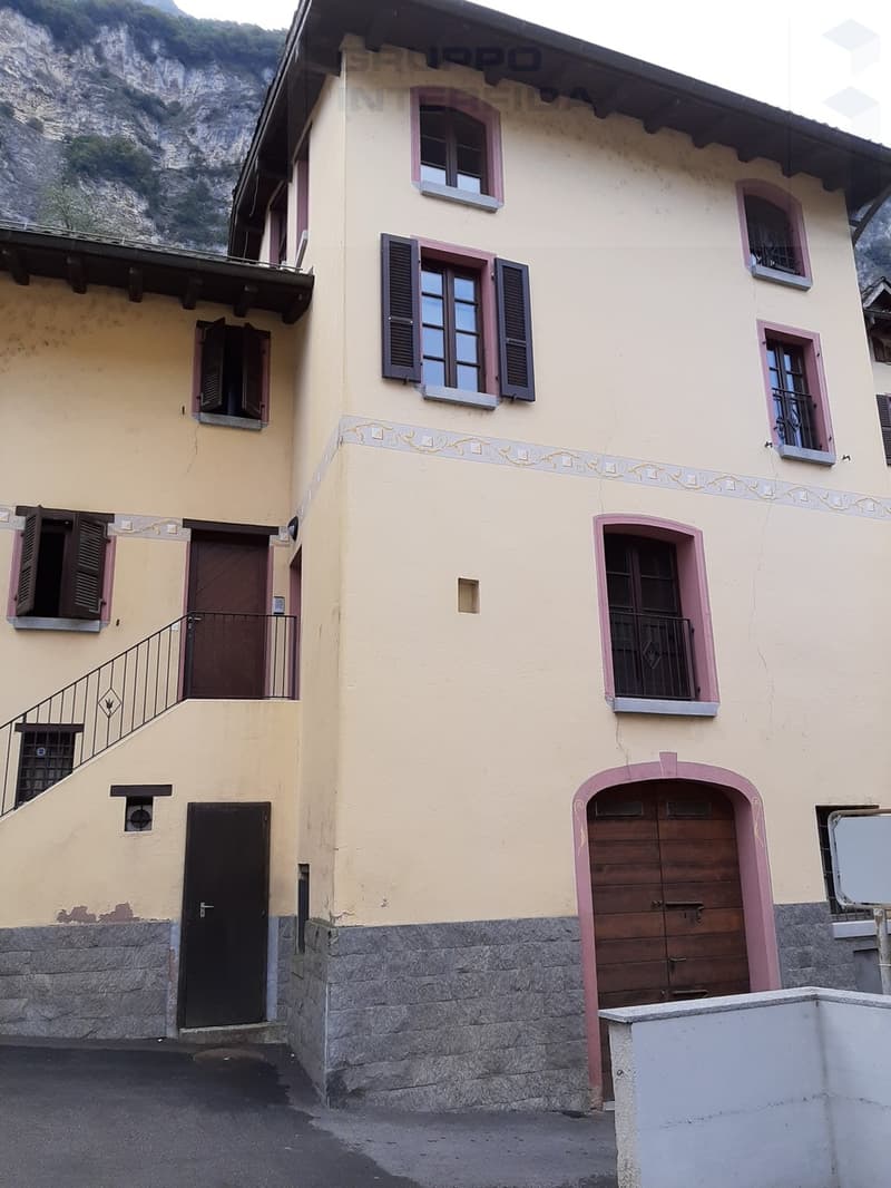 3 APPARTAMENTI DI  2.5 LOCALI (7)