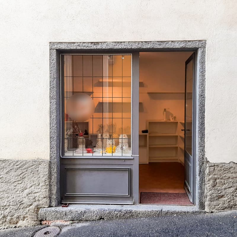 Local commercial avec vitrine (2)