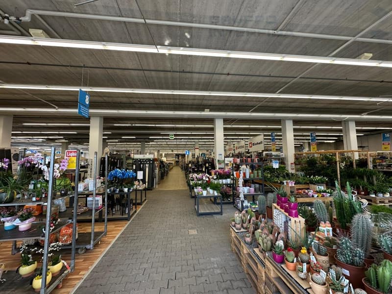GRANDE SPAZIO COMMERCIALE IN ZONA FOX TOWN (4)