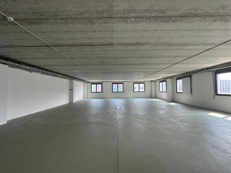 Bureaux spacieux rénovés à Mendrisio dans le quartier de Foxtown (7)