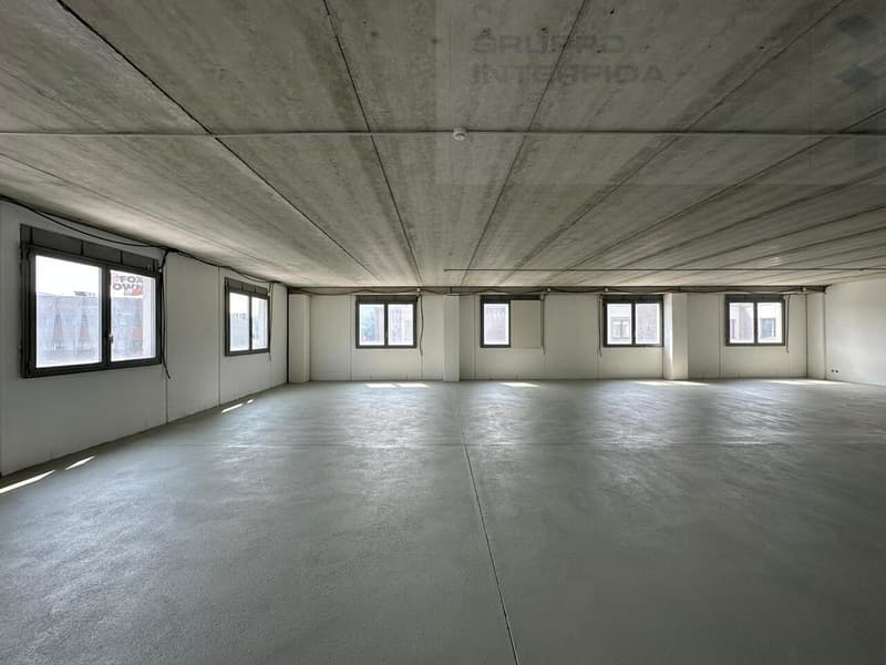 Bureaux spacieux rénovés à Mendrisio dans le quartier de Foxtown (5)