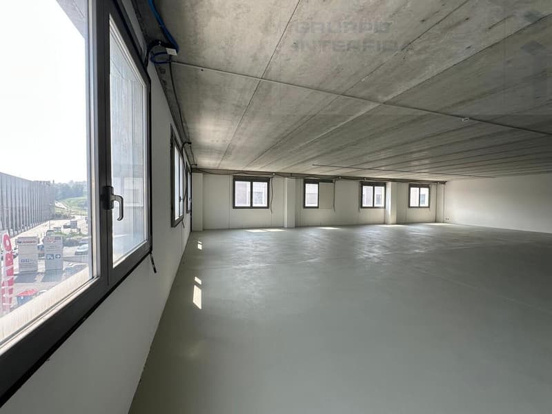 Bureaux spacieux rénovés à Mendrisio dans le quartier de Foxtown (6)