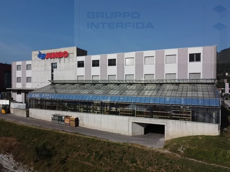 Bureaux spacieux rénovés à Mendrisio dans le quartier de Foxtown (8)