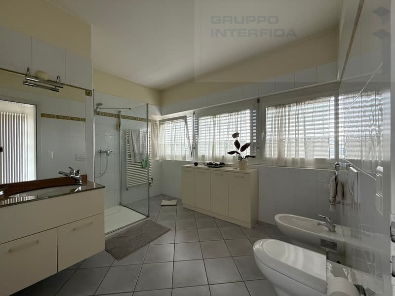 GRANDE VILLA CON PISCINA (12)