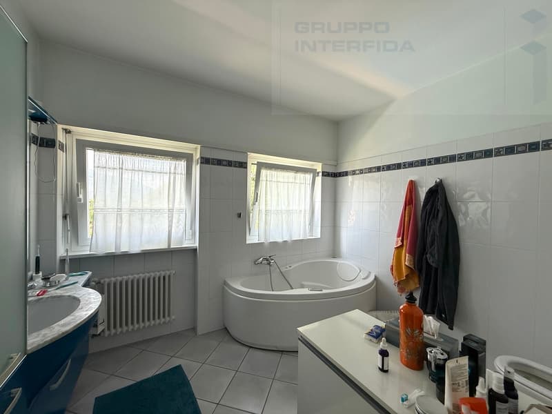 GRANDE VILLA CON PISCINA (11)
