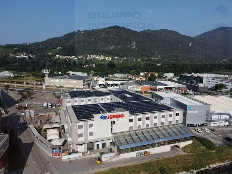 Partie de bureau/entrepôt rénovée dans la zone Foxtown (3)