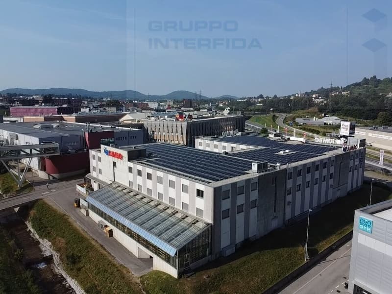 Partie de bureau/entrepôt rénovée dans la zone Foxtown (2)