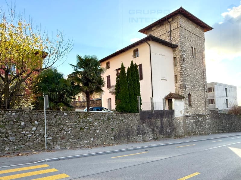 CASA D'EPOCA CON TORRE E GIARDINO IN CENTRO (3)