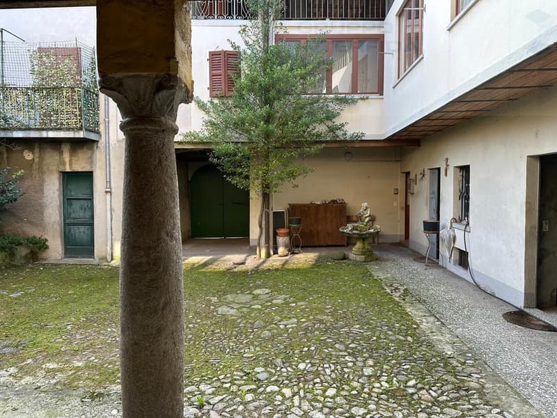AMPIA CASA DI NUCLEO DA RIATTARE CON GIARDINO (4)