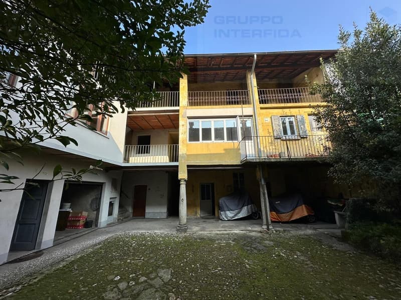 AMPIA CASA DI NUCLEO DA RIATTARE CON GIARDINO (3)