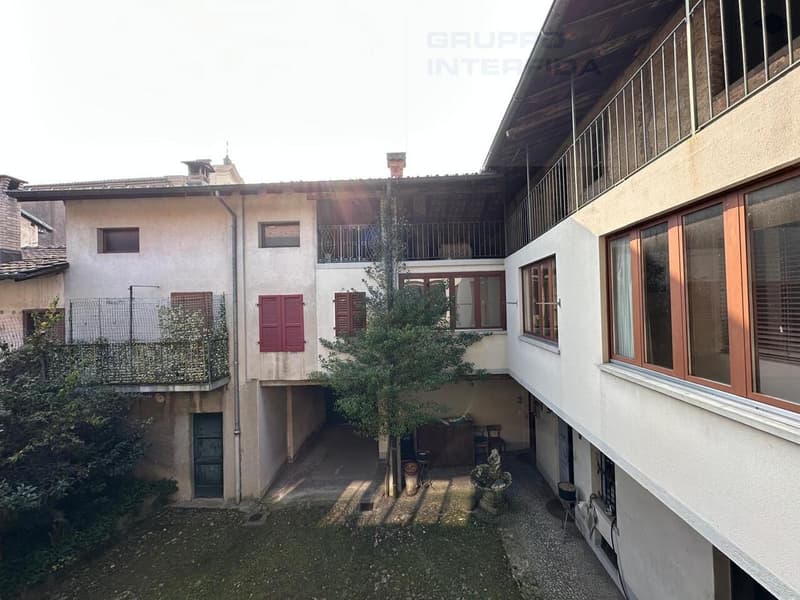 AMPIA CASA DI NUCLEO DA RIATTARE CON GIARDINO (5)