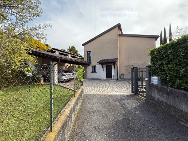INTERESSANTE CASA CON GIARDINO (4)