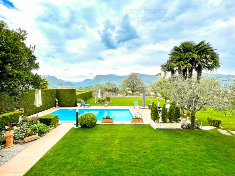 GRANDE VILLA CON PISCINA E DEPENDANCE (3)