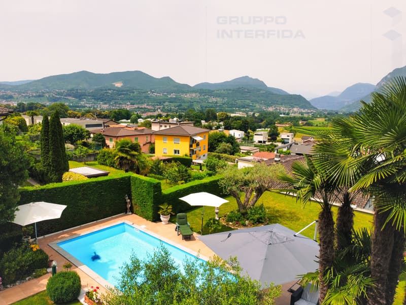 GRANDE VILLA CON PISCINA E DEPENDANCE (2)