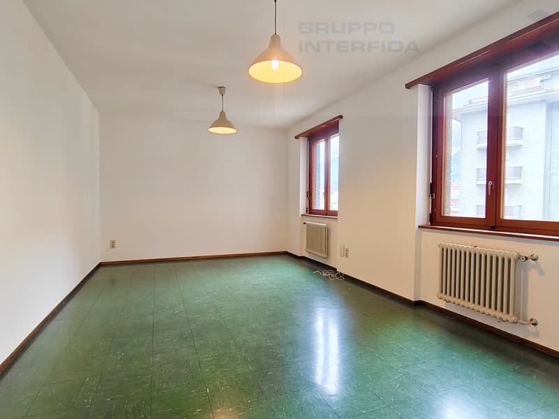 COMODO UFFICIO NEL CUORE DI CHIASSO (1)