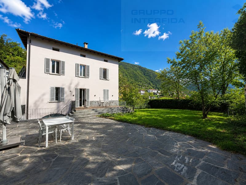 VILLA INDIPENDENTE CON GRANDE PARCO (1)