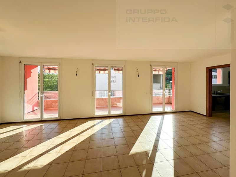 LARGE APARTMENT WITH BALCONY (3)