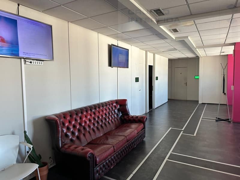 Office Open-Space for Rent on Upper Floor (7)