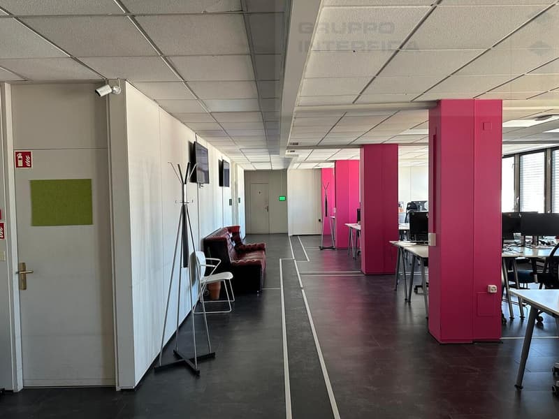 Office Open-Space for Rent on Upper Floor (2)
