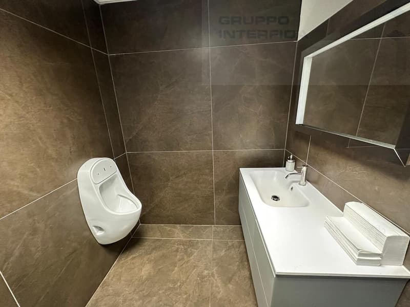 Office Open-Space for Rent on Upper Floor (9)