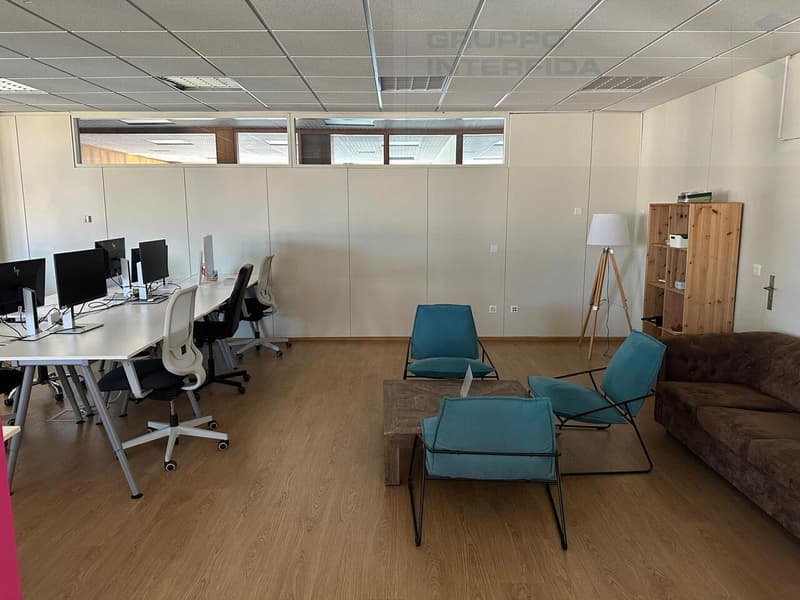 Office Open-Space for Rent on Upper Floor (4)