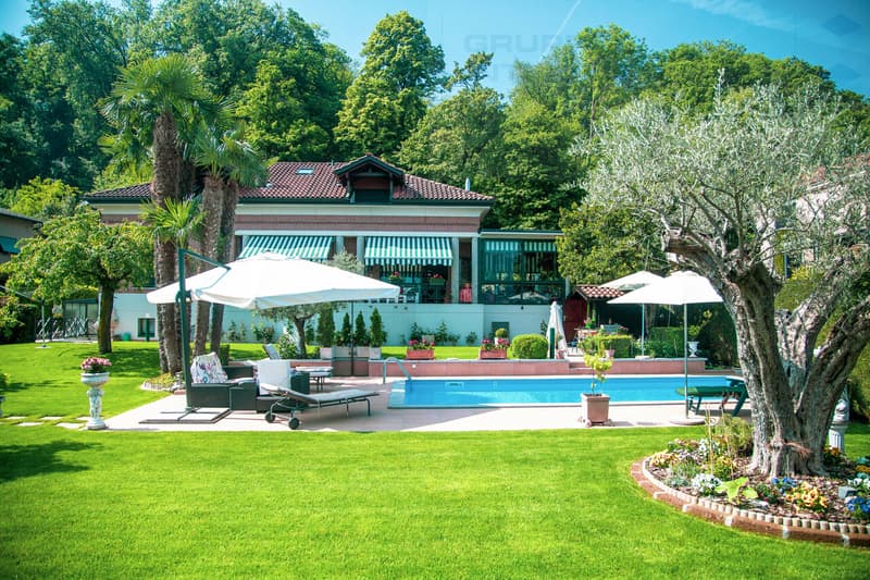 GRANDE VILLA CON PISCINA E DEPENDANCE (2)