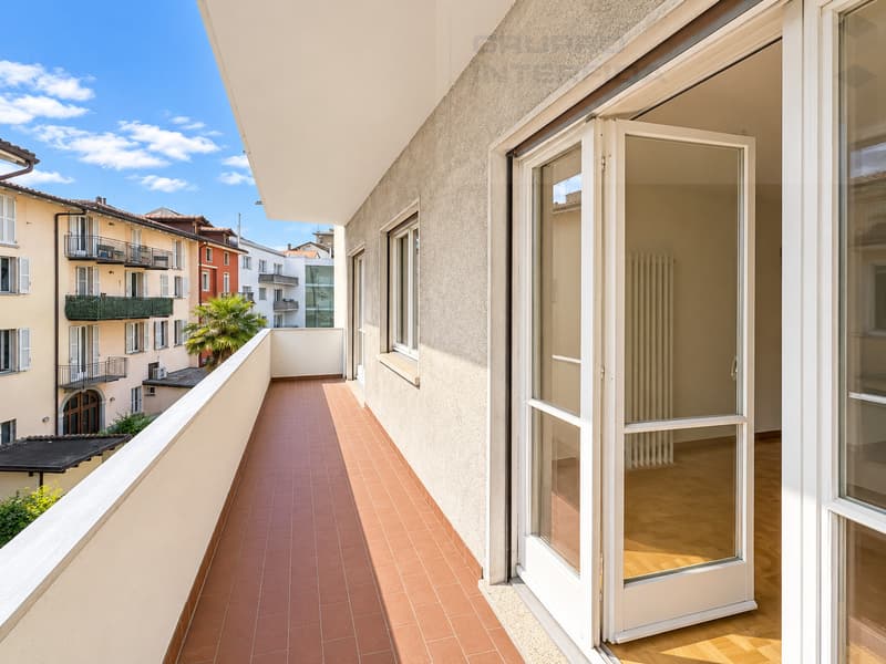 APPARTAMENTO 3.5 LOCALI IN CENTRO CON BALCONI (9)
