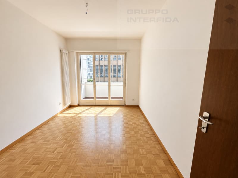 APPARTAMENTO 3.5 LOCALI IN CENTRO CON BALCONI (6)