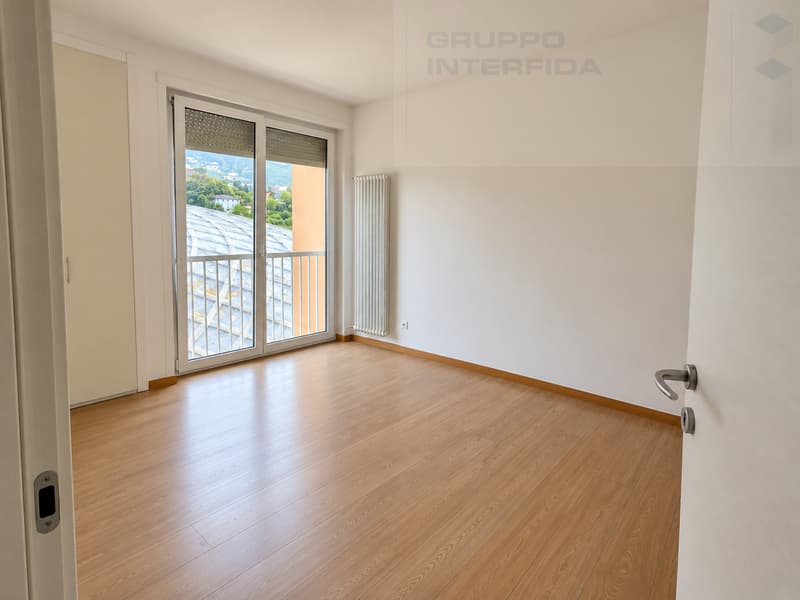 4.5 LOCALI CON BALCONE IN POSIZIONE CENTRALE (4)