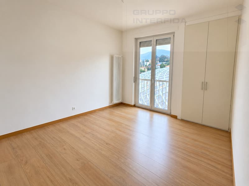 4.5 LOCALI CON BALCONE IN POSIZIONE CENTRALE (3)