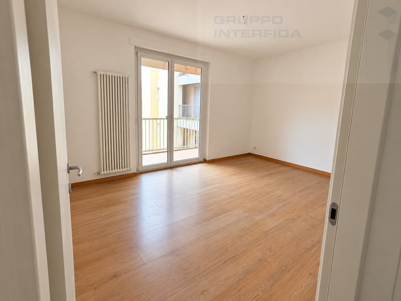 4.5 LOCALI CON BALCONE IN POSIZIONE CENTRALE (2)